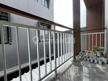 Rumah Full Furnished Bangunan 3 Lantai Dengan Rooftop di Lokasi Strategis Jagakarsa