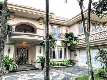 For Rent Luxury American Classic-Style House with Golf View