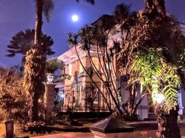 For Rent Luxury American Classic-Style House with Golf View