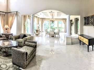 For Rent Luxury American Classic-Style House with Golf View