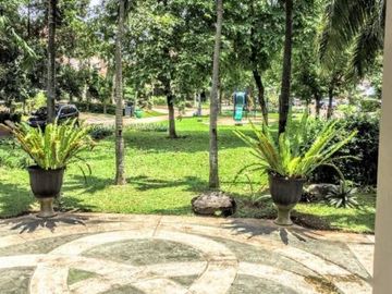 For Rent Luxury American Classic-Style House with Golf View