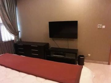 JUAL BU Apartemen Senayan Residence 1Bed furnish lantai 1 view pool