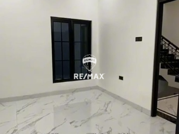 RUMAH MEWAH 4 LANTAI DESIGN AMERICAN CLASSIC, COCOK UNTUK KELUARGA MAPAN ATAU SULTAN JAGAKARSA