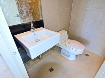 Venice Condo Unit for Sale in McKinley Hill, Taguig!