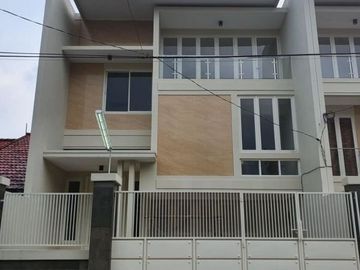 Rumah Wisma Mukti Klampis Anom NEW MINIMALIS garasi 2, carport 2