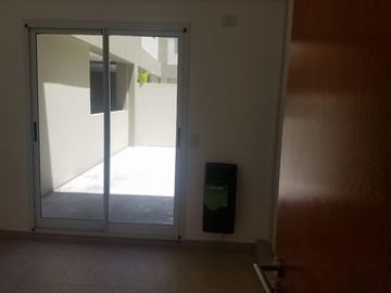 DEPARTAMENTOS DE 2 AMBIENTES CON PATIO A ESTRENAR