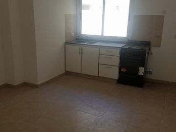 DEPARTAMENTOS DE 2 AMBIENTES CON PATIO A ESTRENAR