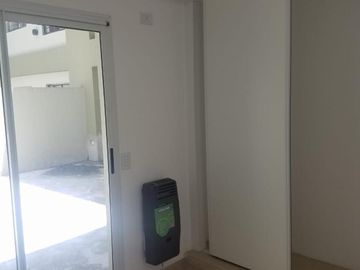 DEPARTAMENTOS DE 2 AMBIENTES CON PATIO A ESTRENAR