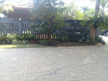 Rumah asri dan nyaman, SHM, kolam renang di Kavling Pertamina, Sawangan, Depok