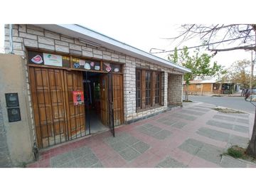 VENDO CASA ESQUINA  DE TRES DORMITORIOS 2 BAÑOS  EN LUZURIAGA MAIPU