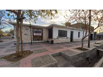 VENDO CASA ESQUINA  DE TRES DORMITORIOS 2 BAÑOS  EN LUZURIAGA MAIPU