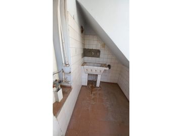 VENDO CASA ESQUINA  DE TRES DORMITORIOS 2 BAÑOS  EN LUZURIAGA MAIPU