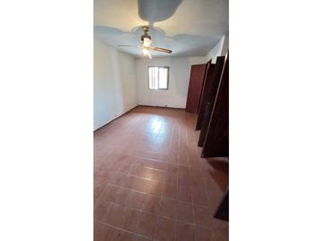 VENDO CASA ESQUINA  DE TRES DORMITORIOS 2 BAÑOS  EN LUZURIAGA MAIPU
