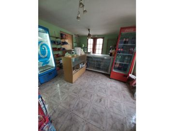 VENDO CASA ESQUINA  DE TRES DORMITORIOS 2 BAÑOS  EN LUZURIAGA MAIPU