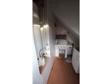 VENDO CASA ESQUINA  DE TRES DORMITORIOS 2 BAÑOS  EN LUZURIAGA MAIPU