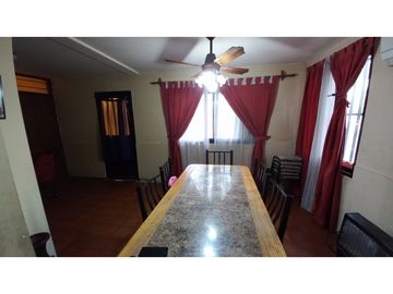 VENDO CASA ESQUINA  DE TRES DORMITORIOS 2 BAÑOS  EN LUZURIAGA MAIPU