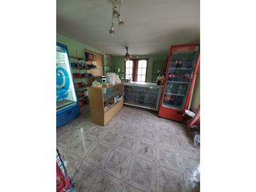 VENDO CASA ESQUINA  DE TRES DORMITORIOS 2 BAÑOS  EN LUZURIAGA MAIPU