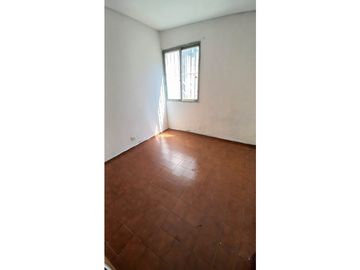VENDO CASA ESQUINA  DE TRES DORMITORIOS 2 BAÑOS  EN LUZURIAGA MAIPU