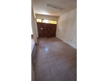 VENDO CASA ESQUINA  DE TRES DORMITORIOS 2 BAÑOS  EN LUZURIAGA MAIPU