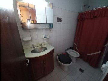 VENDO CASA ESQUINA  DE TRES DORMITORIOS 2 BAÑOS  EN LUZURIAGA MAIPU