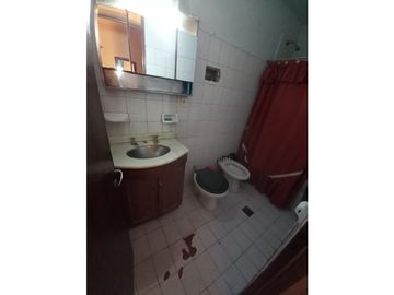 VENDO CASA ESQUINA  DE TRES DORMITORIOS 2 BAÑOS  EN LUZURIAGA MAIPU