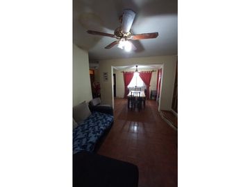 VENDO CASA ESQUINA  DE TRES DORMITORIOS 2 BAÑOS  EN LUZURIAGA MAIPU