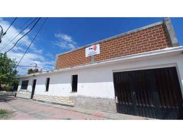 VENDO CASA ESQUINA  DE TRES DORMITORIOS 2 BAÑOS  EN LUZURIAGA MAIPU