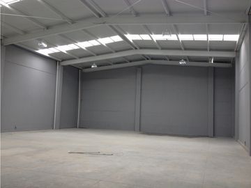 Alquiler o venta de bodegas en la 24 de diciembre (KC)