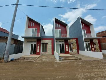 Rumah Mewah Desain Villa di Graha Unika Bandara