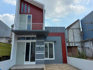 Rumah Mewah Desain Villa di Graha Unika Bandara