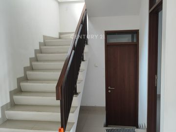 Rumah 2 Lantai Siap Huni Di Kolonel Masturi Kolmas Cimahi