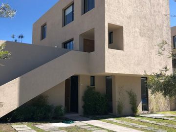 Preciosa Casa Tipo Duplex En Altos Juriquilla, 136 m2, de SUPER LUJO !!