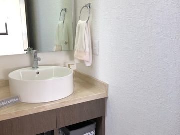 Preciosa Casa Tipo Duplex En Altos Juriquilla, 136 m2, de SUPER LUJO !!