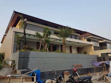 Rumah Graha Famili Mewah GOLF VIEW + SWIMMING POOL The Best!