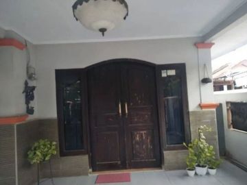 Rumah Bagus Terawat Hoek Depan Taman Siap Huni Di Jatirasa Bekasi