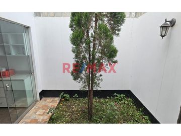 Venta Casa En Esquina Dentro De Condominio Privado En Campiña De Moche