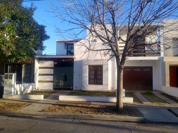 Casa en venta en Barrio Smata con Pileta