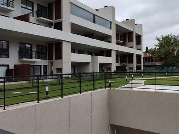 Excelente departamento con gran balcón y terraza. Vivo tortuguitas. Escritorio