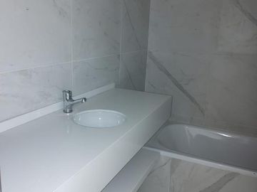 Excelente departamento con gran balcón y terraza. Vivo tortuguitas. Escritorio