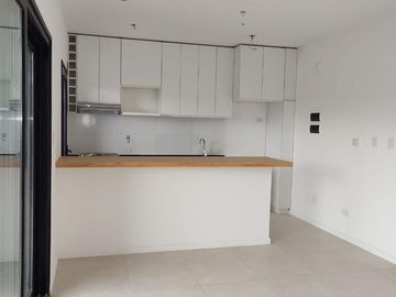 Excelente departamento con gran balcón y terraza. Vivo tortuguitas. Escritorio