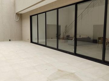 Excelente departamento con gran balcón y terraza. Vivo tortuguitas. Escritorio