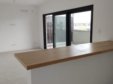 Excelente departamento con gran balcón y terraza. Vivo tortuguitas. Escritorio