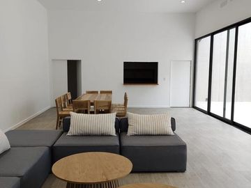 Excelente departamento con gran balcón y terraza. Vivo tortuguitas. Escritorio