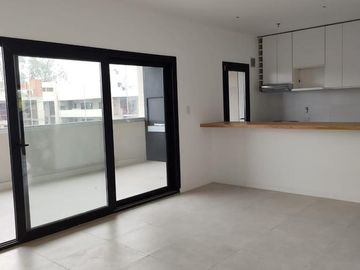 Excelente departamento con gran balcón y terraza. Vivo tortuguitas. Escritorio