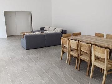 Excelente departamento con gran balcón y terraza. Vivo tortuguitas. Escritorio