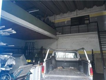 Galpón a metros de Colectora Oeste.