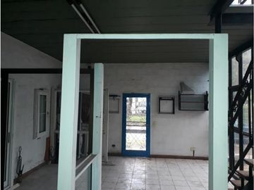 Galpón a metros de Colectora Oeste.