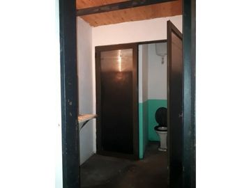 Galpón a metros de Colectora Oeste.