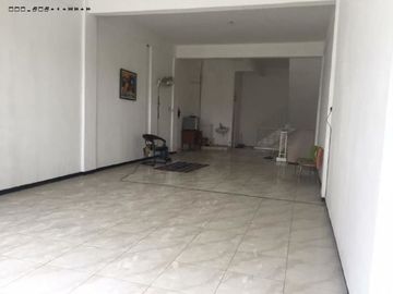 Ruko di Rungkut Megah Raya, Hadap jalan raya