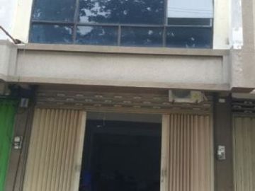 Ruko di Rungkut Megah Raya, Hadap jalan raya